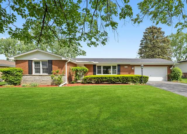 Property at 8556 W 144th Pl, Orland Park, IL 60462, 3 beds, 2 baths