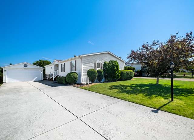 Property at 10706 W Silver Lake Dr, Frankfort, IL 60423, 3 beds, 2 baths