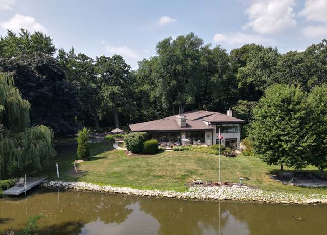 Property at 2050 Brookdale Ct, Palatine, IL 60067, 4 beds, 3 baths