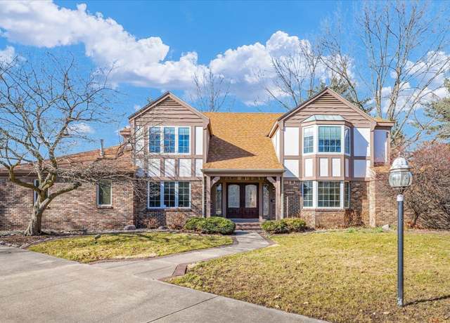 Property at 1316 Broadmoor Dr, Champaign, IL 61821, 5 beds, 4 baths