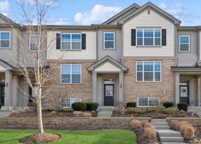 Property at 16 E Heritage Ct, Arlington Heights, IL 60004, 3 beds, 2.5 baths
