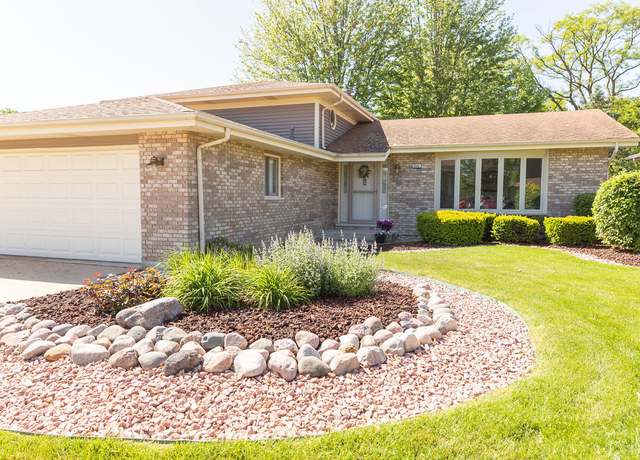 Property at 5331 Fawn Ct, Oak Forest, IL 60452, 3 beds, 2 baths