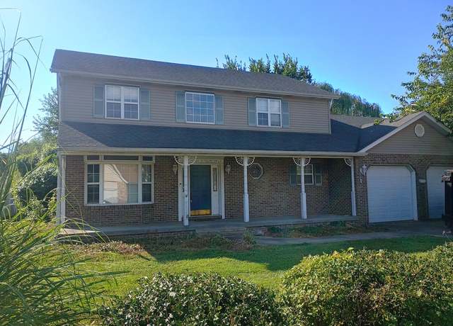 Property at 102 Brittany Cir, Fairview Heights, IL 62208, 3 beds, 2.5 baths