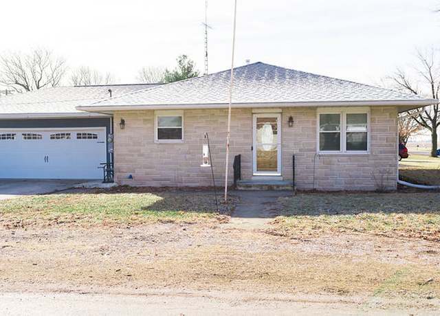 Property at 500 S Jefferson St, Flanagan, IL 61740, 3 beds, 2.5 baths