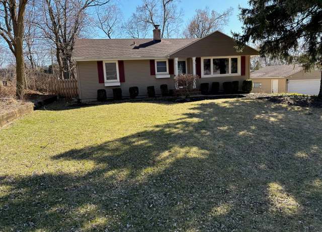 Property at 9 Woodview Ln, Algonquin, IL 60102, 3 beds, 2 baths