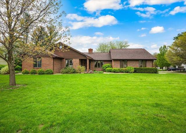 Property at 2008 Hedgewood Dr, Bloomington, IL 61704, 3 beds, 2.5 baths