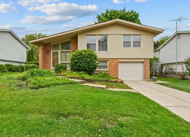 Property at 2302 Birch Ln, Rolling Meadows, IL 60008, 3 beds, 2 baths