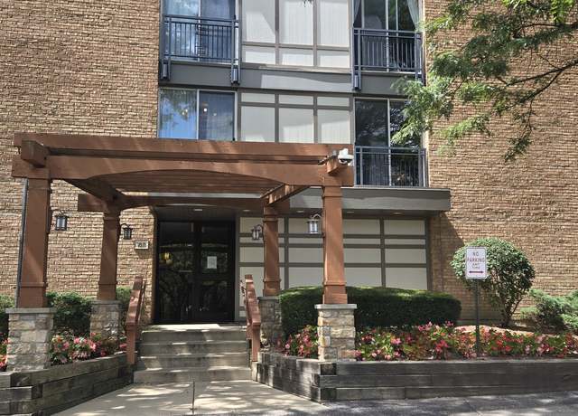 Property at 1811 Four Lakes Ave Unit 3J, Lisle, IL 60532, 1 bath