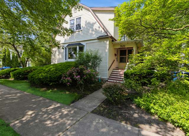 Property at 521 10th St, Wilmette, IL 60091, 3 beds, 2 baths