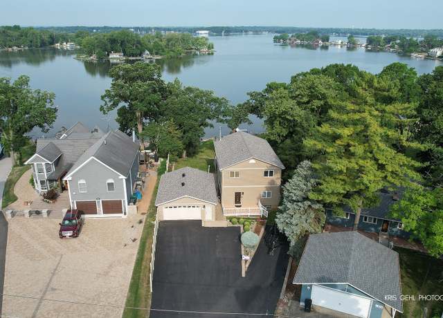 Property at 536 Circle Dr, Fox Lake, IL 60020, 3 beds, 2 baths