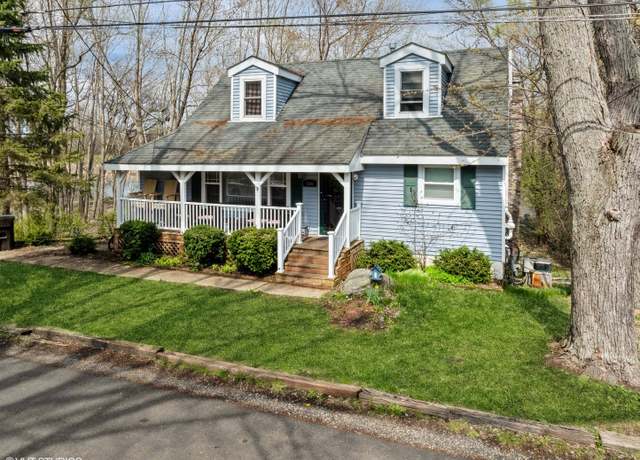 Property at 104 Channel Dr, Port Barrington, IL 60010, 5 beds, 2.5 baths
