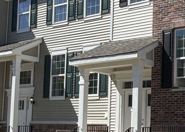 Property at 2103 Neubauer Cir #1102, Lindenhurst, IL 60046, 3 beds, 2.5 baths