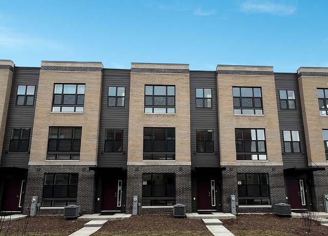 Property at 344 Summit Cir, Lombard, IL 60148, 3 beds, 2.5 baths