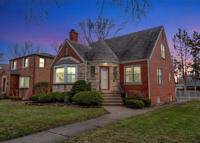 Property at 9957 S Saint Louis Ave, Evergreen Park, IL 60805, 3 beds, 2 baths