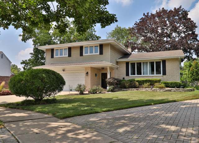 Property at 502 S Reuter Dr, Arlington Heights, IL 60005, 4 beds, 2.5 baths