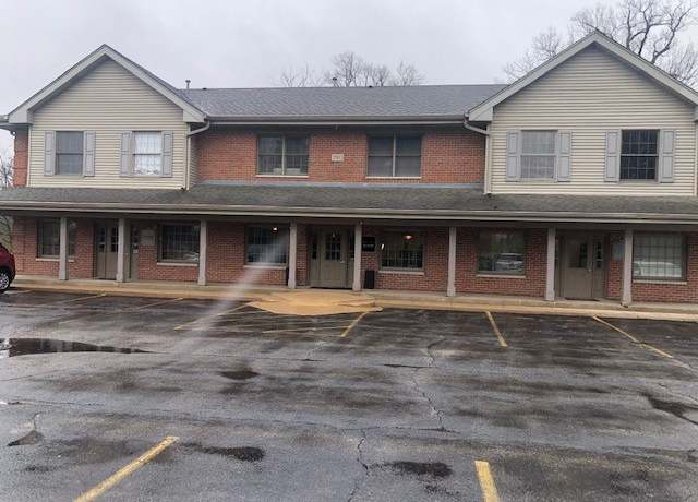 Property at 2 Hankes Rd, Aurora, IL 60506