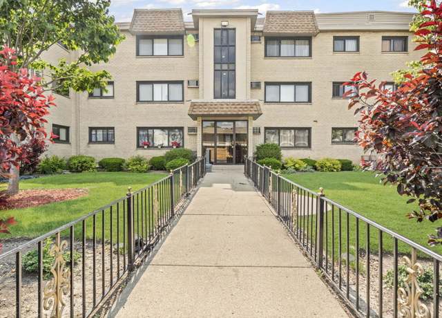 Property at 9633 Brandy Ct #6, Des Plaines, IL 60016, 2 beds, 1 bath