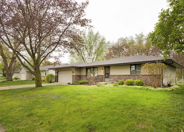 Property at 1305 Fieldcrest Dr, Rockford, IL 61108, 2 beds, 1.5 baths