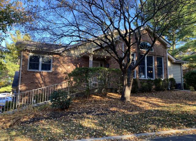Property at 535 Shagbark Dr, Elgin, IL 60123, 3 beds, 3 baths