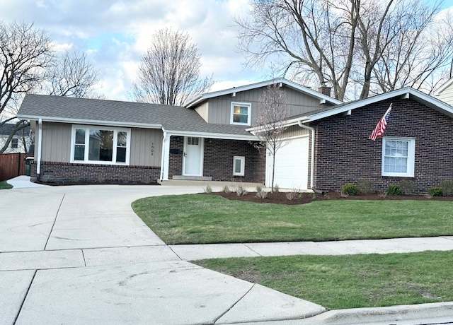 Property at 1002 W Noyes St, Arlington Heights, IL 60005, 3 beds, 2 baths