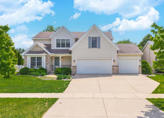 Property at 1230 N Pointe Dr, Normal, IL 61761, 5 beds, 3.5 baths