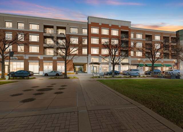 Property at 850 Village Center Dr #302, Burr Ridge, IL 60527, 3 beds, 3.5 baths