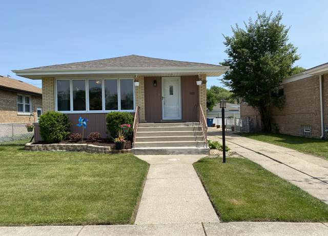 Property at 4862 Wick Dr, Oak Lawn, IL 60453, 3 beds, 2 baths