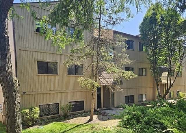 Property at 52 Oak Hill Colony #8, Fox Lake, IL 60020, 2 beds, 1 bath