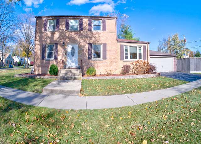 Property at 501 N Maple St, Mount Prospect, IL 60056, 2 beds, 2.5 baths