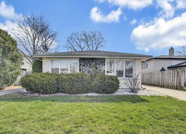 Property at 9329 Moody Ave, Oak Lawn, IL 60453, 3 beds, 1.5 baths