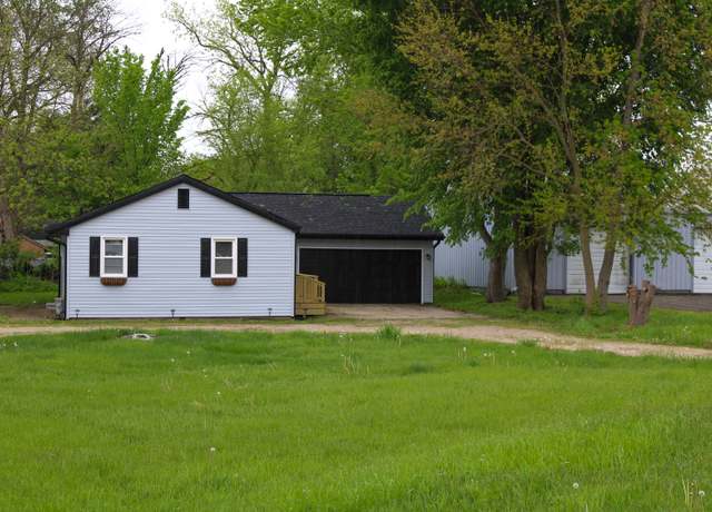 Property at 1500 E Jefferson St, Clinton, IL 61727, 3 beds, 1 bath