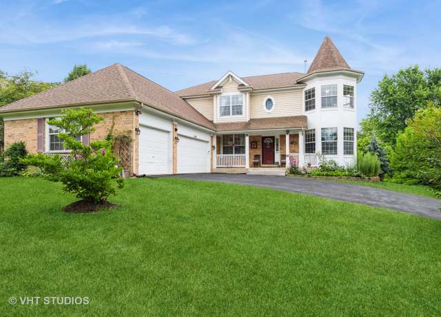 Property at 6191 Oakmont Ln, Gurnee, IL 60031, 5 beds, 3.5 baths