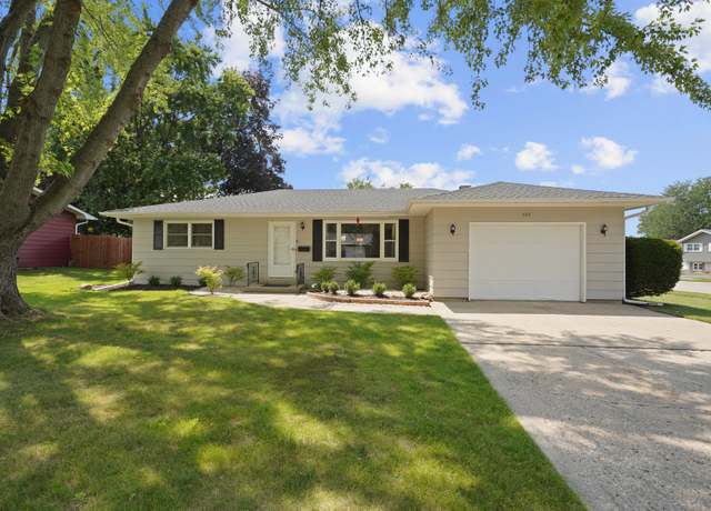 Property at 582 Phillips Cir, Antioch, IL 60002, 3 beds, 1.5 baths