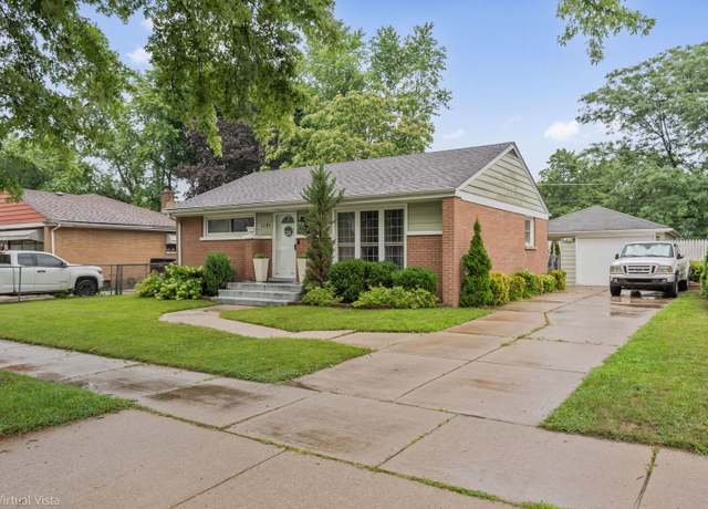 Property at 1181 Hiawatha Dr, Elgin, IL 60120, 2 beds, 1.5 baths