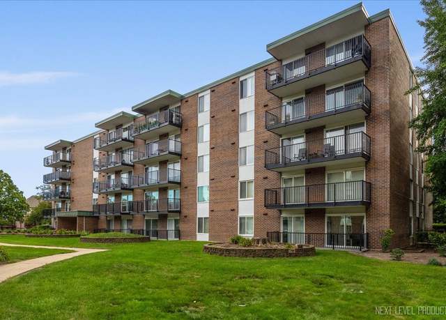 Property at 5S040 Pebblewood Ln Unit E306, Naperville, IL 60563, 2 beds, 1.5 baths