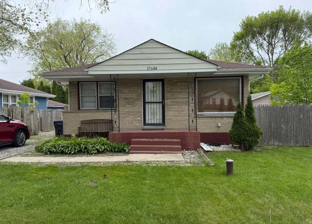 Property at 37684 N Sheridan Rd, Beach Park, IL 60087, 3 beds, 1 bath