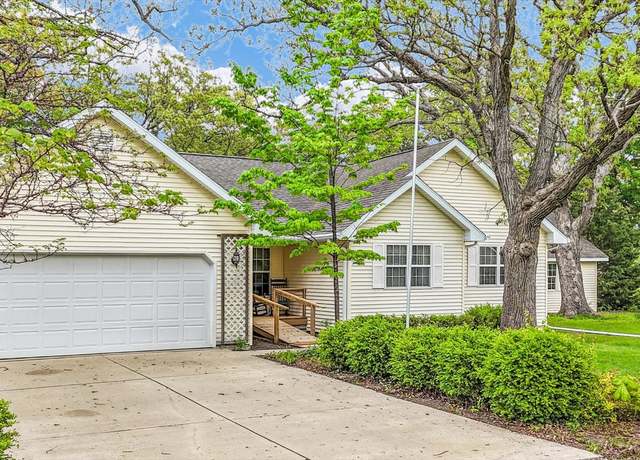 Property at 106 Chickasaw Ln, Loda, IL 60948, 3 beds, 2 baths