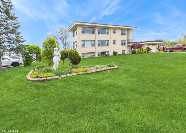 Property at 9 E Granville Ave, Roselle, IL 60172, 6 beds, 5.5 baths