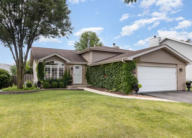 Property at 16521 W Delaware Dr, Lockport, IL 60441, 3 beds, 2 baths