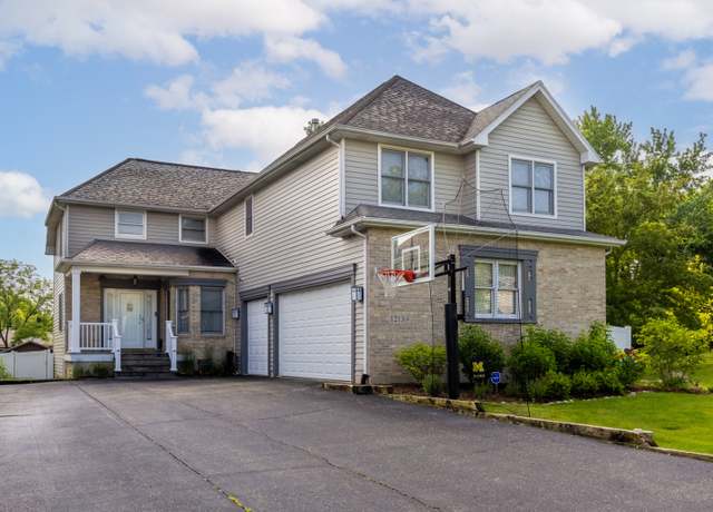 Property at 1213 Prairie Ave, Barrington, IL 60010, 5 beds, 3.5 baths