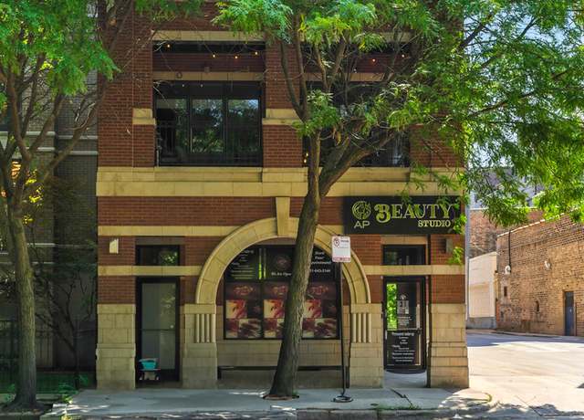 Property at 2343 W Montrose Ave #101, Chicago, IL 60618, 3 beds, 2 baths