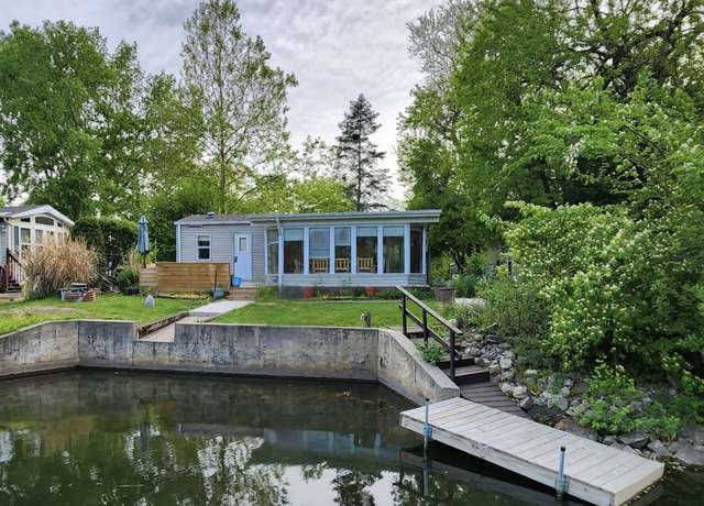 Property at 220 Fossil Cove Ln, Wilmington, IL 60481, 2 beds, 1 bath