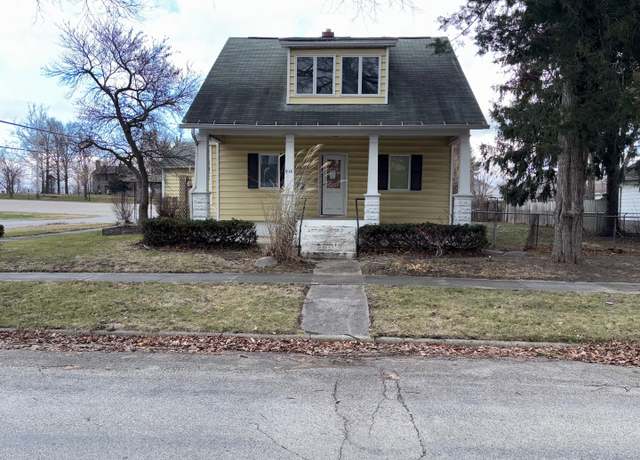 Property at 916 4th St, Lincoln, IL 62656, 4 beds, 2 baths