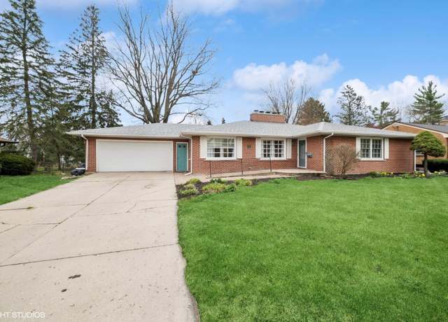 Property at 433 N Worth Ave, Elgin, IL 60123, 4 beds, 4.5 baths