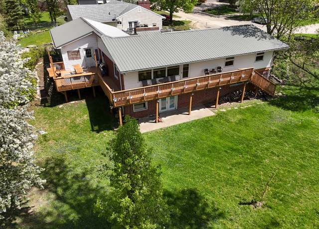 Property at 1612 Parkside Ct, Freeport, IL 61032, 3 beds, 2 baths