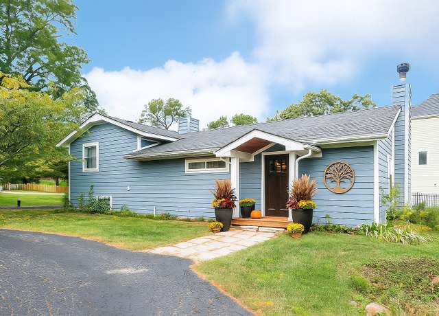 Property at 26900 W Taylor St, Barrington, IL 60010, 3 beds, 2 baths