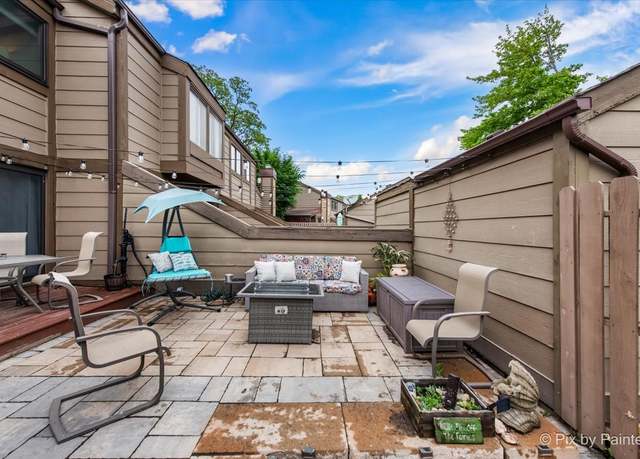 Property at 122 Aberdeen Ct, Geneva, IL 60134, 3 beds, 2.5 baths