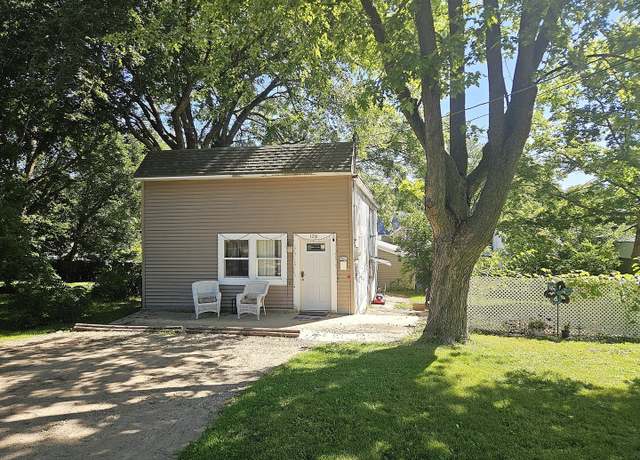 Property at 1216 S Ottawa Ave, Dixon, IL 61021, 2 beds, 1 bath