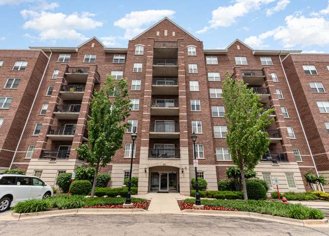 Property at 390 W Mahogany Ct #301, Palatine, IL 60067, 2 beds, 2 baths