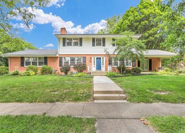 Property at 1202 Foothill Dr, Champaign, IL 61821, 4 beds, 3 baths